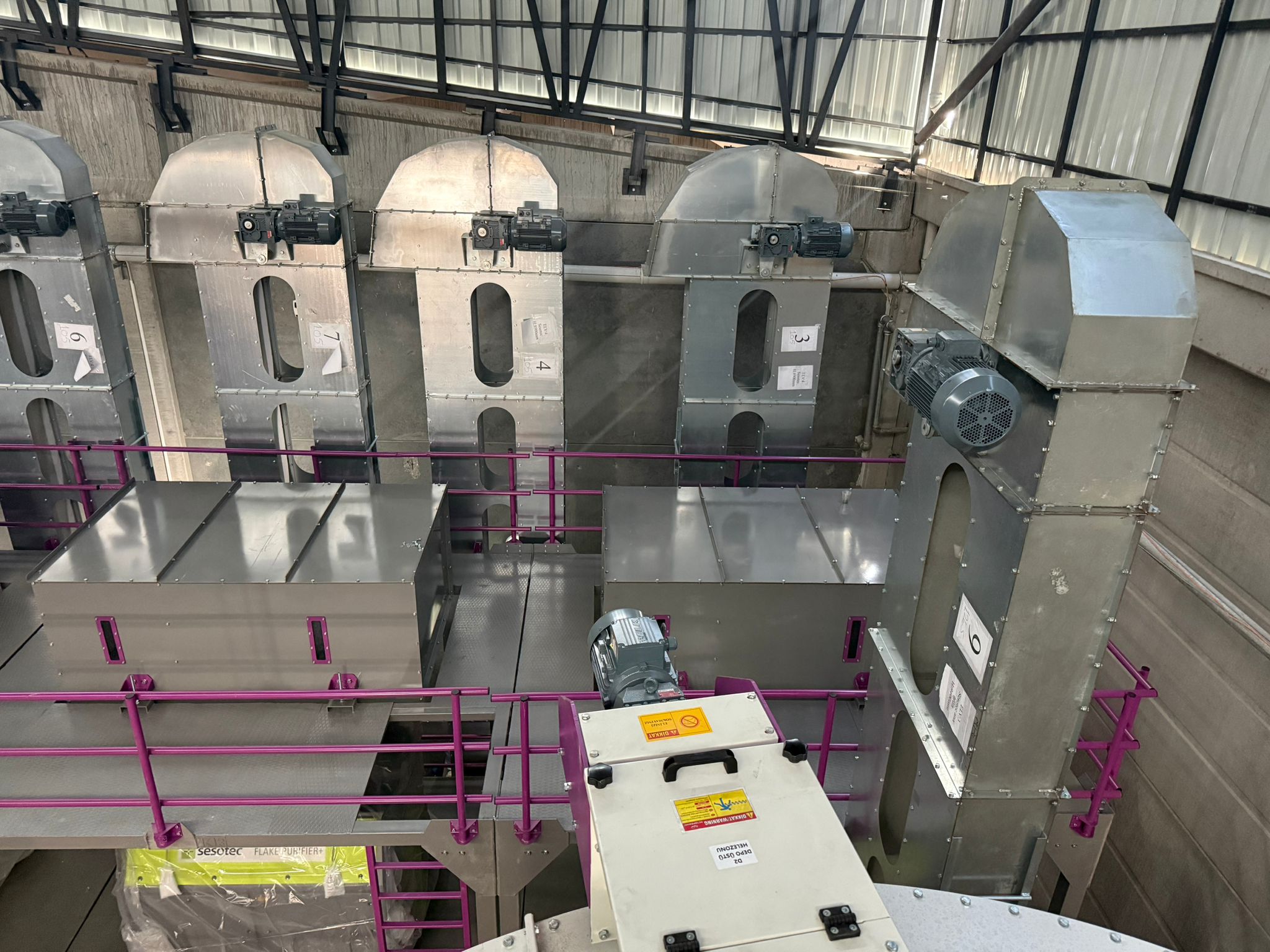 Bucket elevator unit